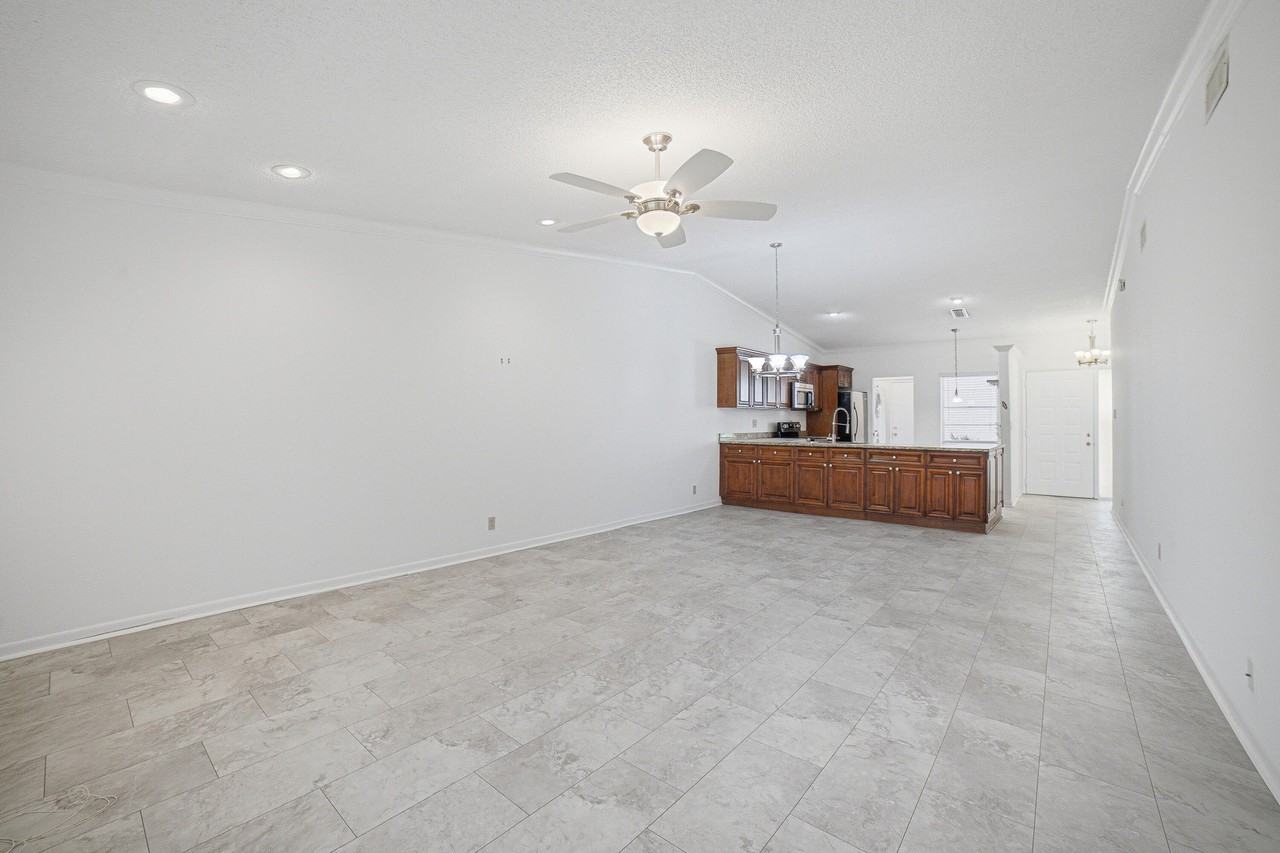 6070 Sunny Manor Ct - Photo 6 of 50