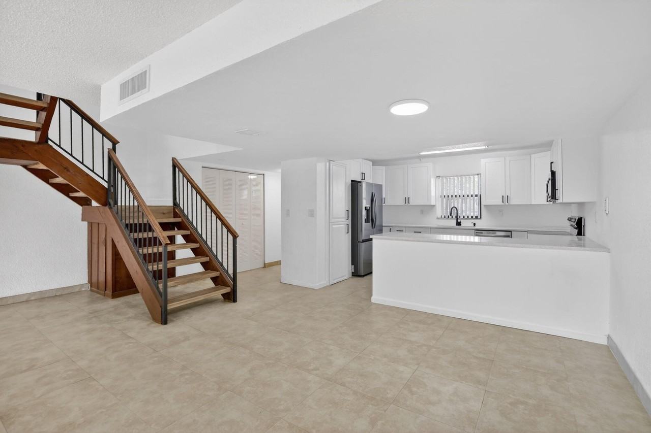 11556 Nw 1st St - Photo 7 of 29