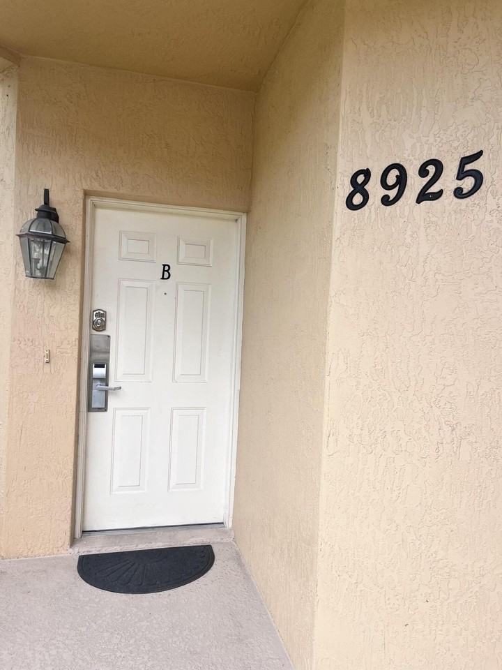 8925 Sandshot Ct #B - Photo 3 of 12