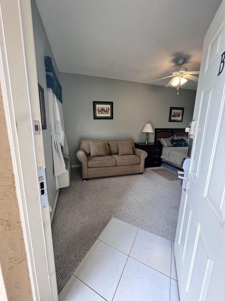 8925 Sandshot Ct #B - Photo 4 of 12