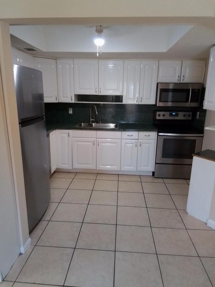 1535 Se Royal Green Cir #D102 - Photo 6 of 20
