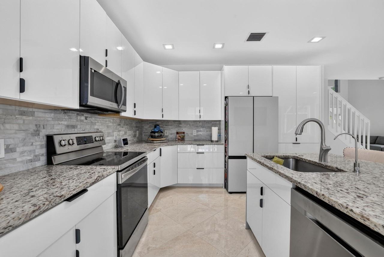 5040 Heron Pl - Photo 2 of 39