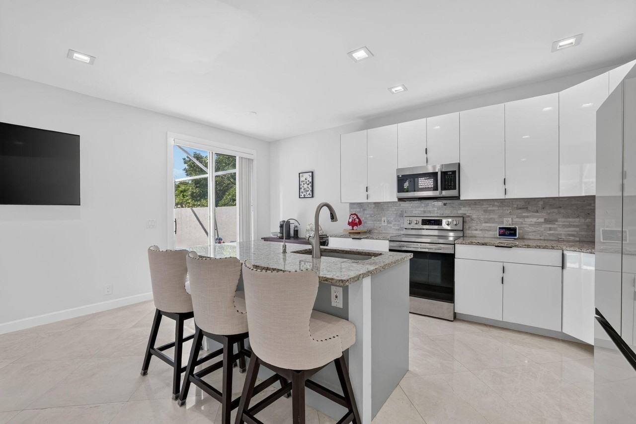 5040 Heron Pl - Photo 4 of 39