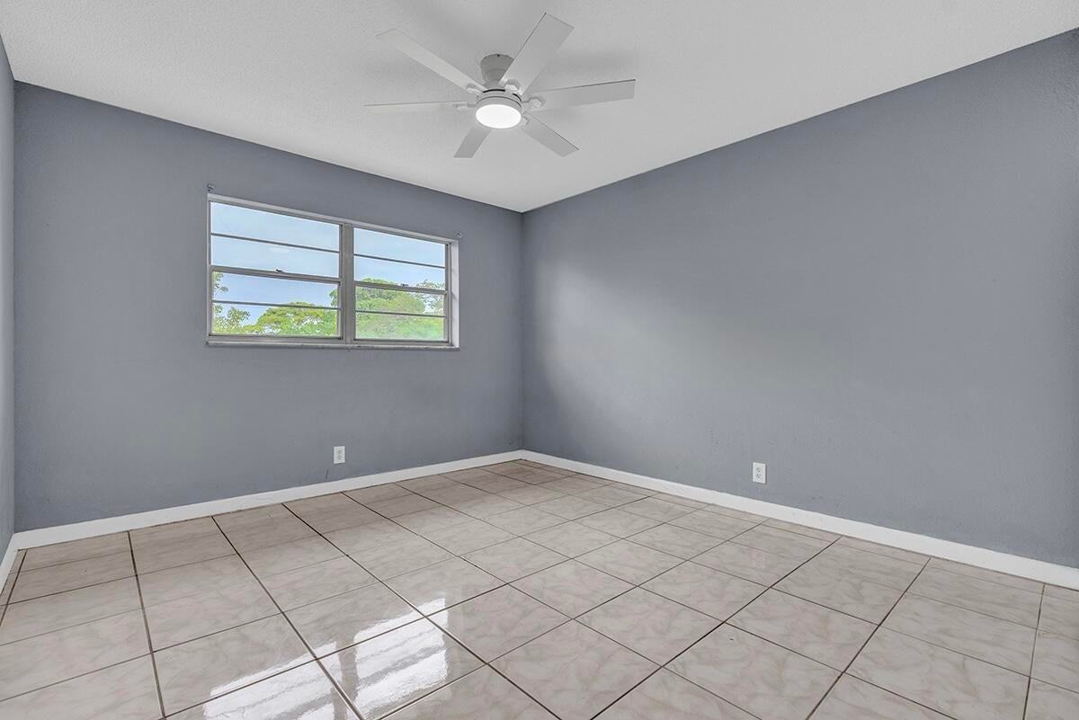 340 Nw 19th St #308 - Photo 2 of 8