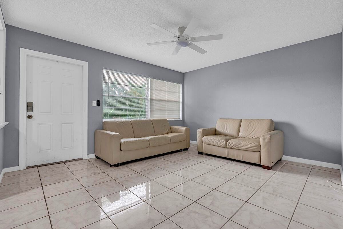 340 Nw 19th St #308 - Photo 6 of 8