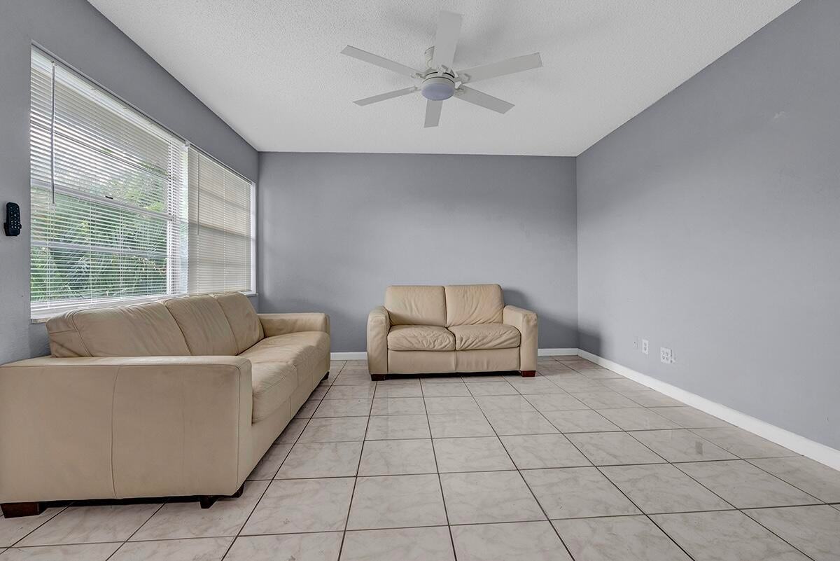 340 Nw 19th St #308 - Photo 7 of 8