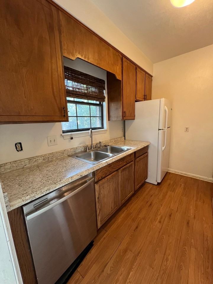 2552 Panther Creek Rd - Photo 5 of 30