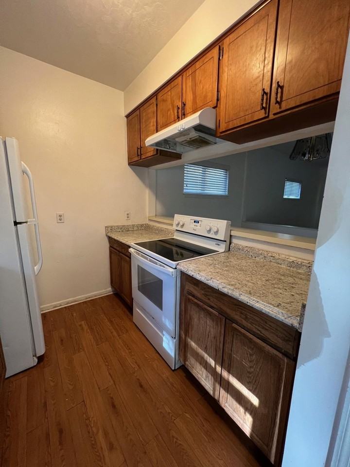 2552 Panther Creek Rd - Photo 6 of 30