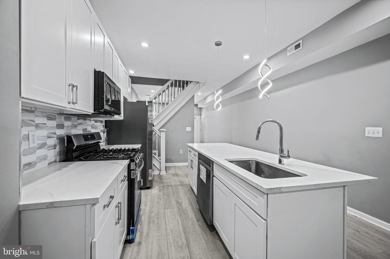 3059 Brighton St - Photo 4 of 37