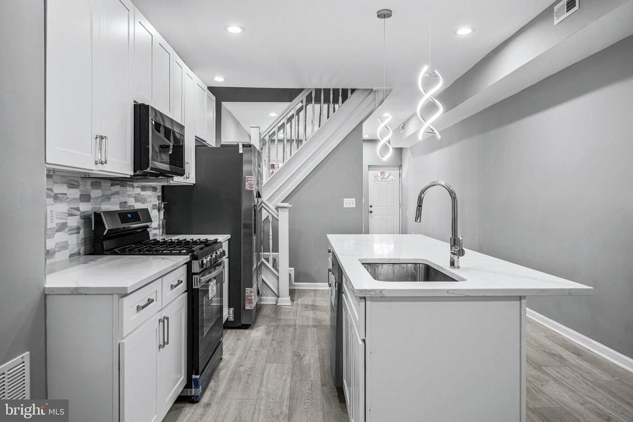 3059 Brighton St - Photo 5 of 37