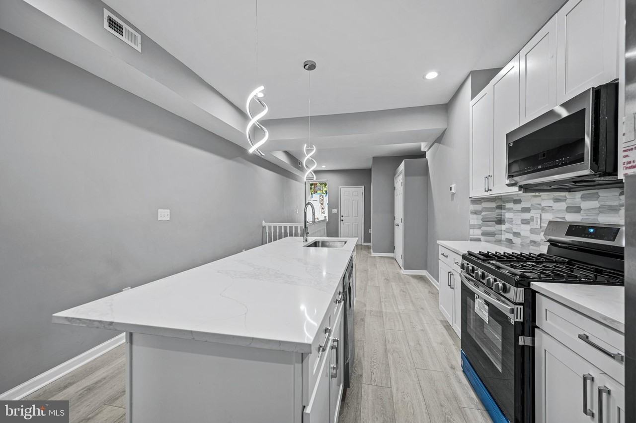 3059 Brighton St - Photo 6 of 37