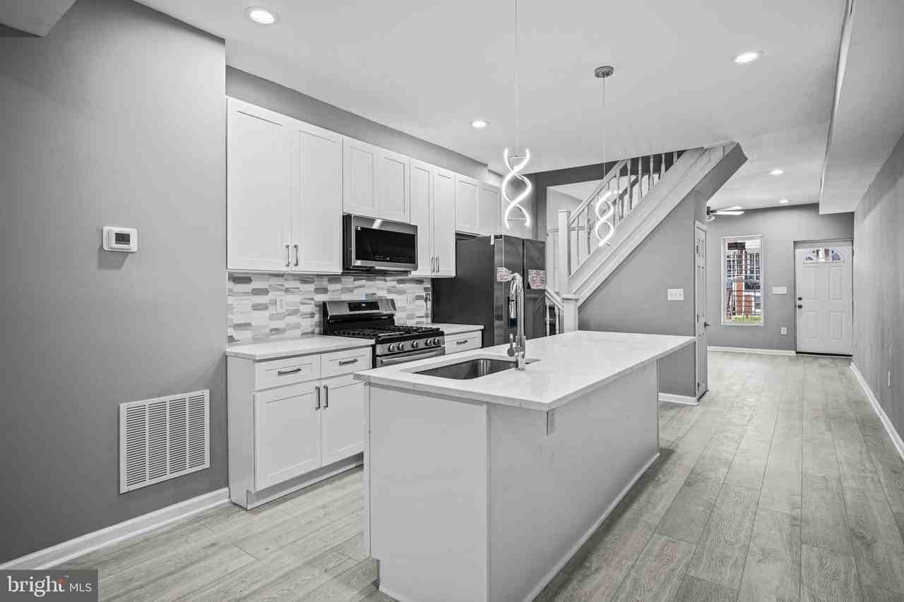 3059 Brighton St - Photo 7 of 37
