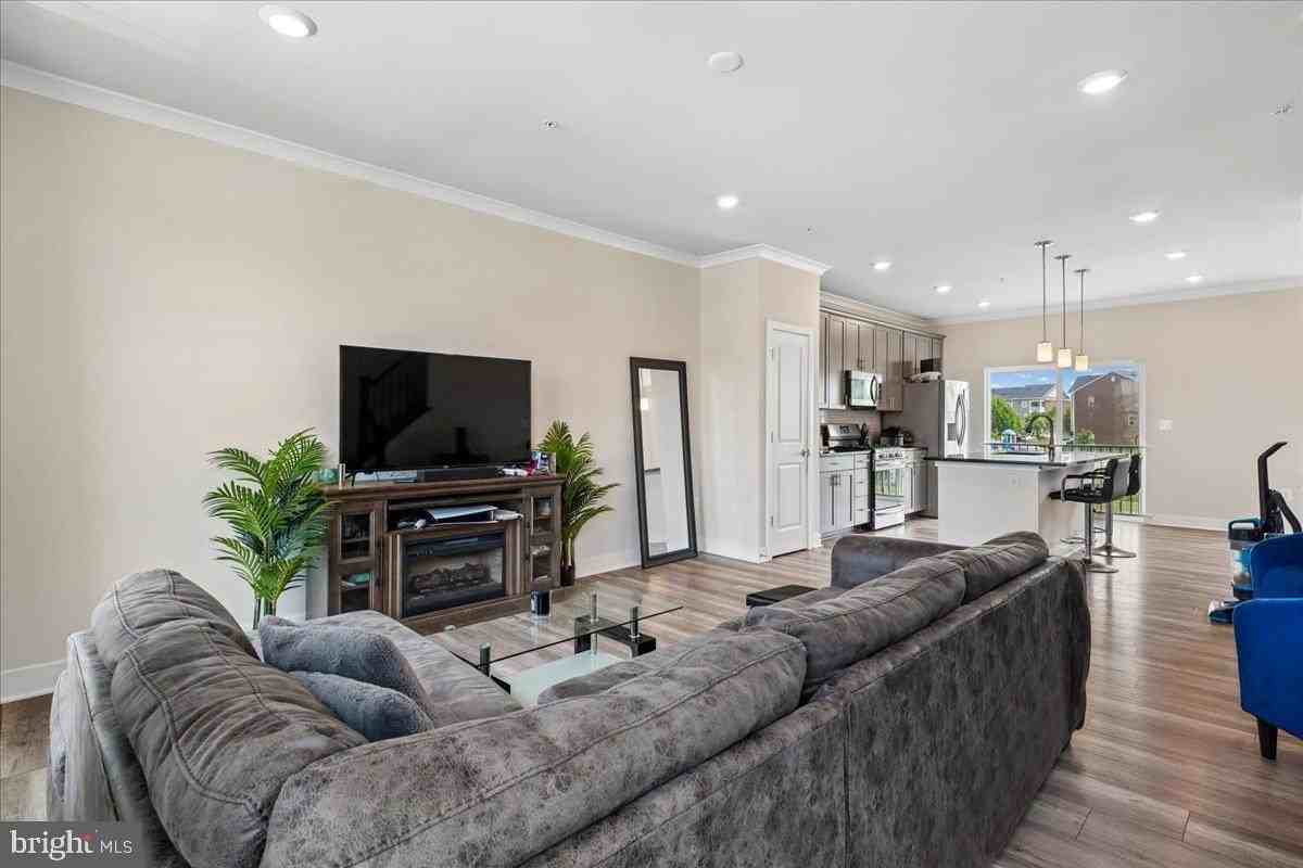 5322 Phillis Wheatley Pl - Photo 6 of 28