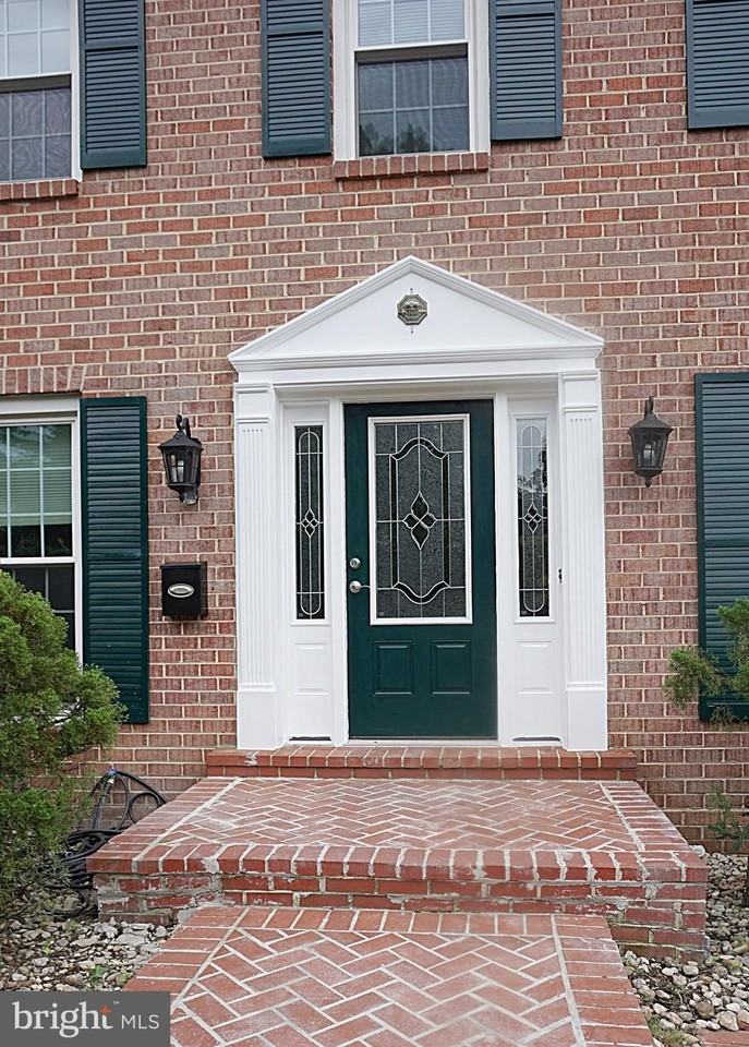 6770 Surreywood Ln - Photo 2 of 50