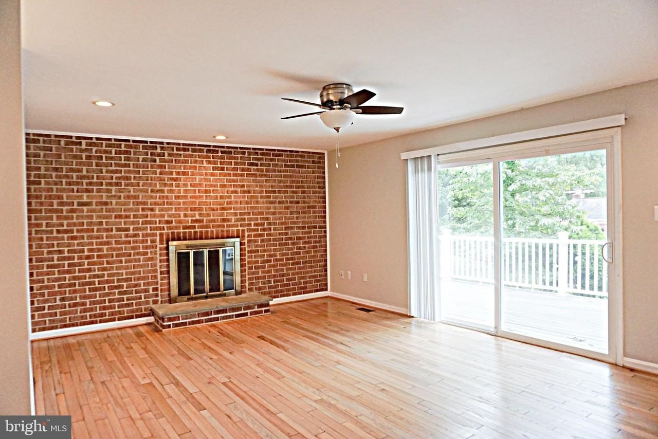 6770 Surreywood Ln - Photo 5 of 50