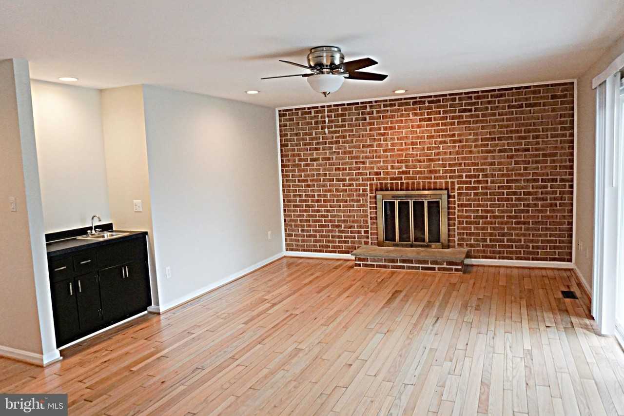 6770 Surreywood Ln - Photo 6 of 50