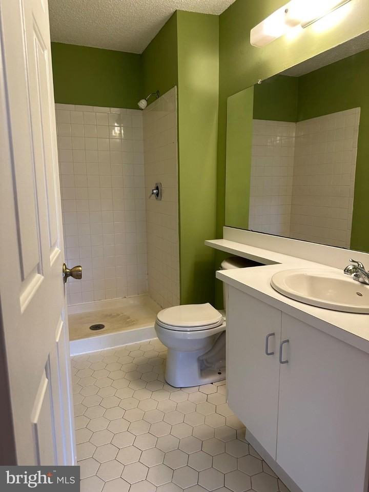 24 Chamberlin Ct - Photo 7 of 10