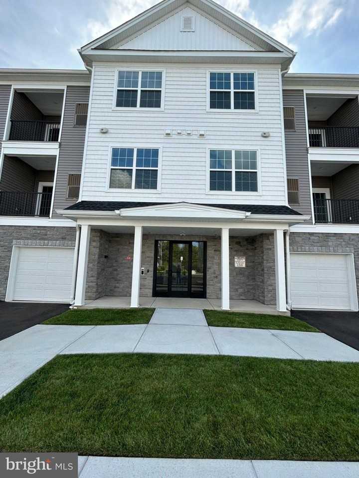 29212 Radford Ct - Photo 2 of 50