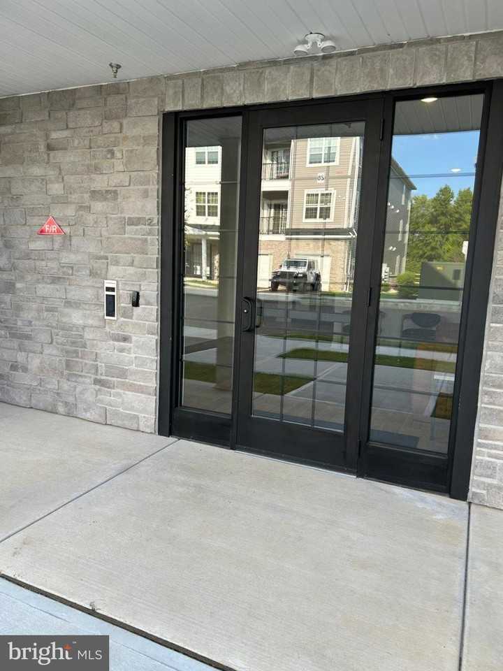 29212 Radford Ct - Photo 3 of 50