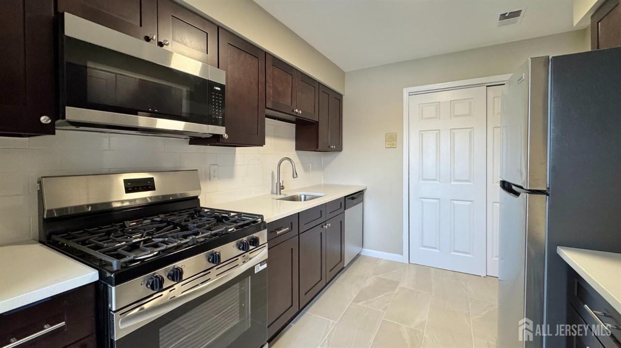 1511A Raspberry Ct - Photo 5 of 12