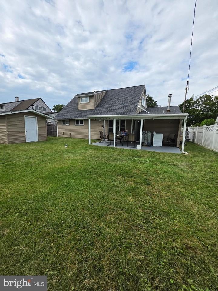 131 Vermont Ln - Photo 2 of 14