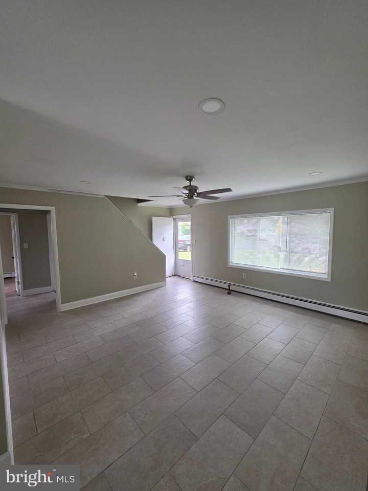 131 Vermont Ln - Photo 3 of 14