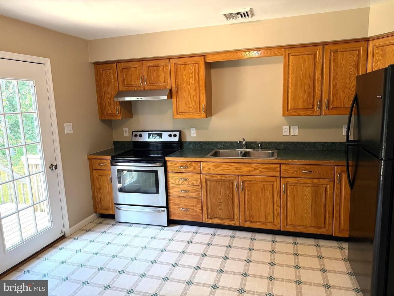 101 Oak Grove Rd #A4 - Photo 5 of 18
