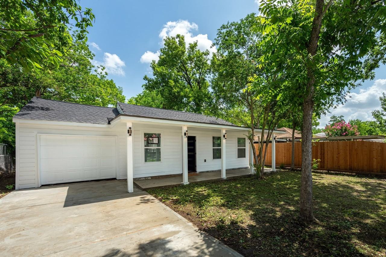 4805 Southwind St - Photo 2 of 23