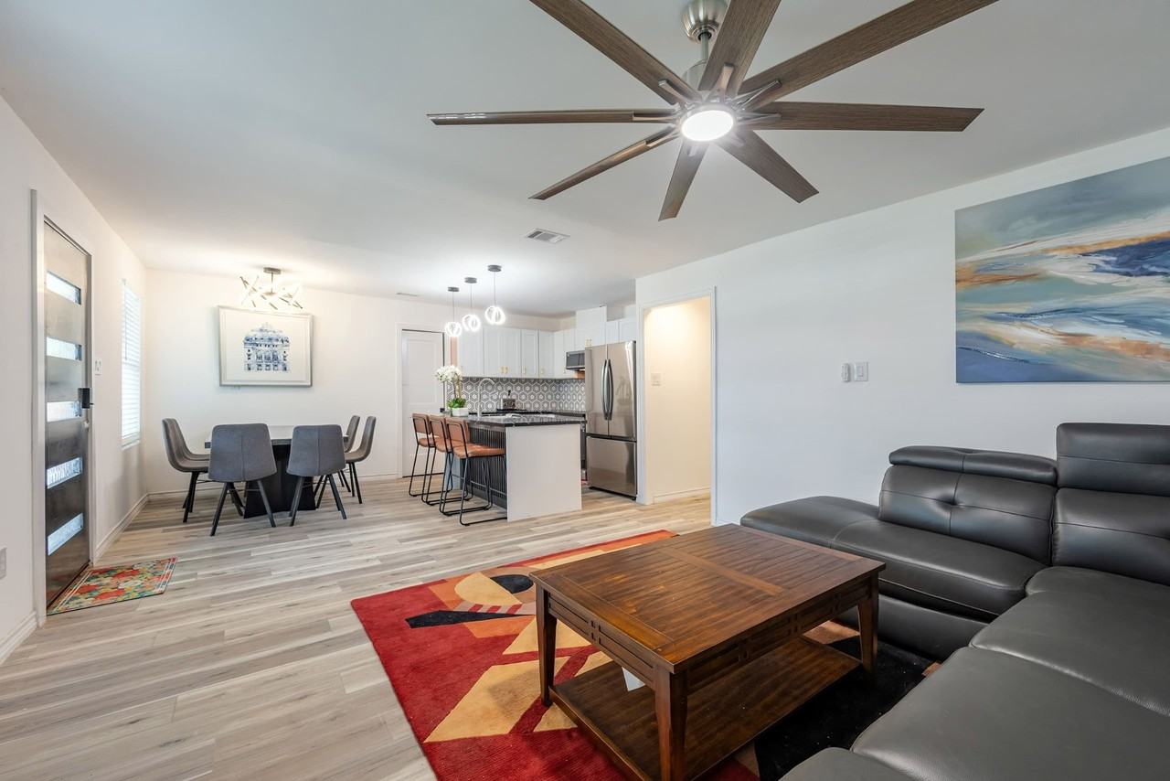 4805 Southwind St - Photo 3 of 23