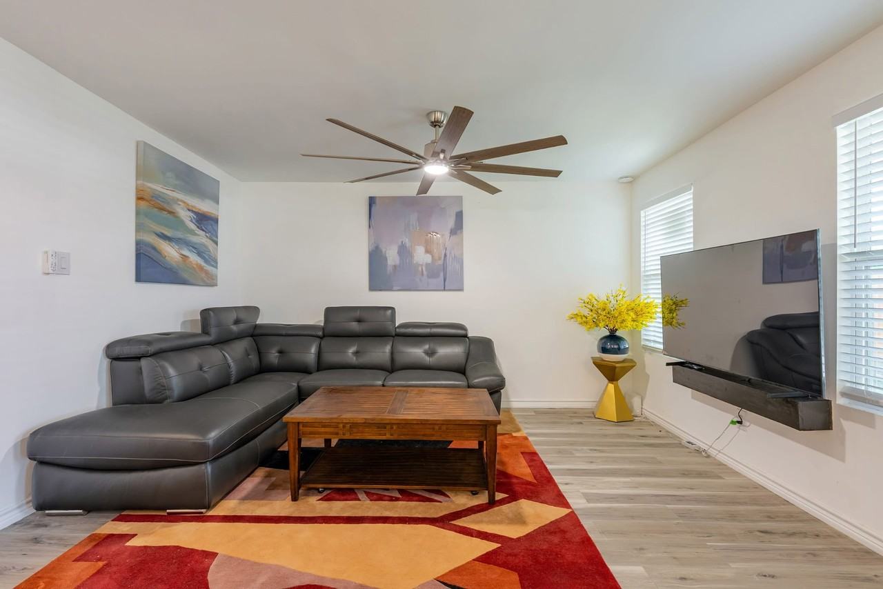 4805 Southwind St - Photo 5 of 23