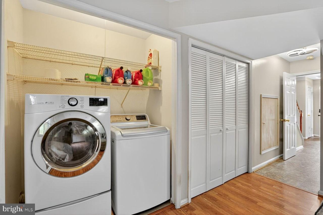 11082 Clovertree Ct - Photo 5 of 23