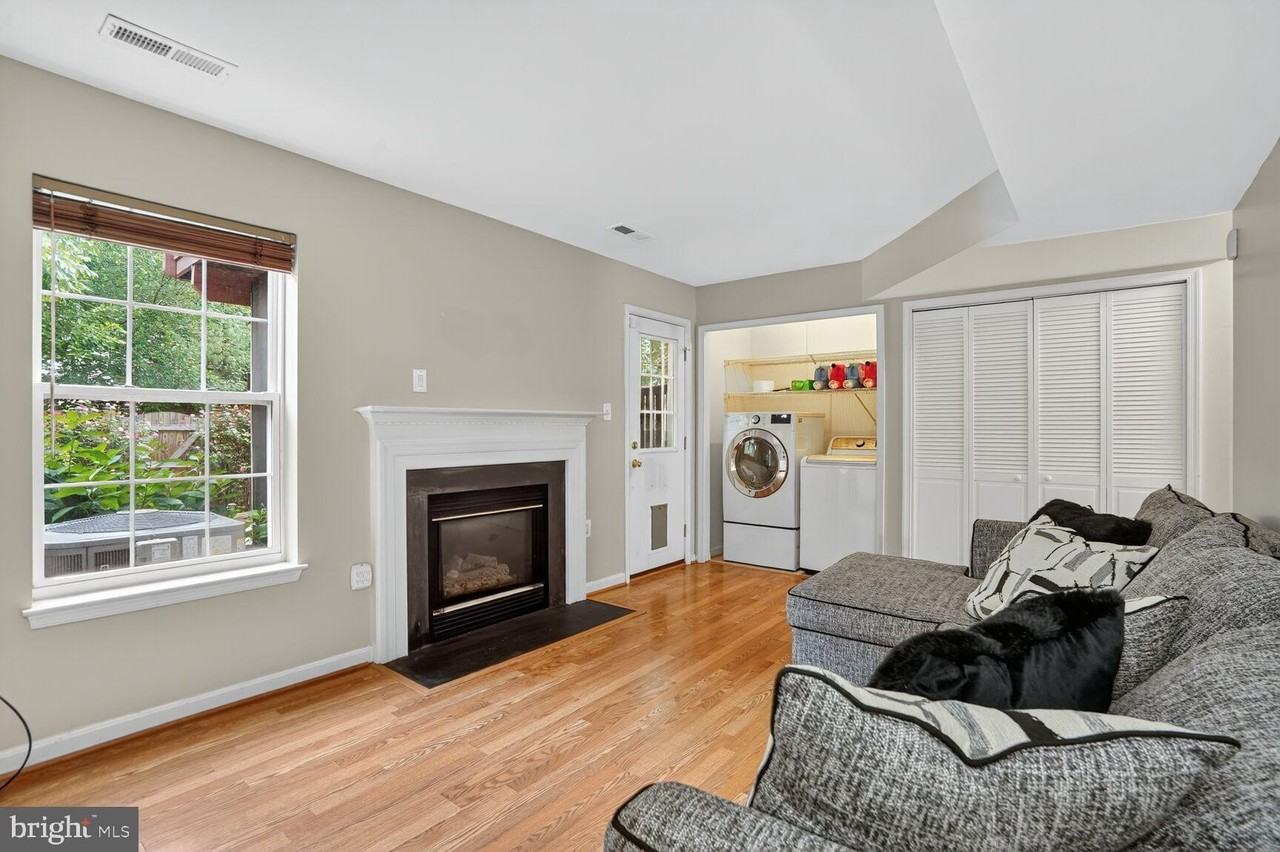 11082 Clovertree Ct - Photo 6 of 23