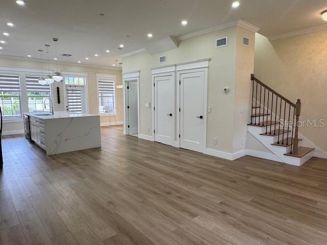 537 Campus St - Photo 3 of 42