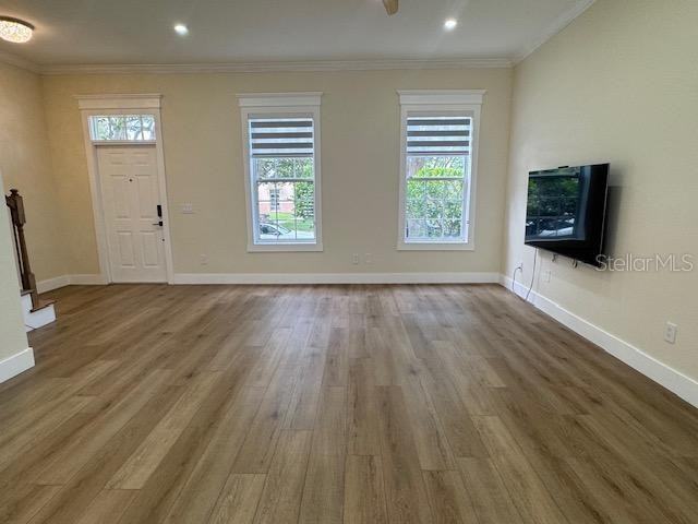 537 Campus St - Photo 5 of 42