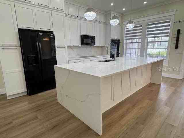 537 Campus St - Photo 6 of 42