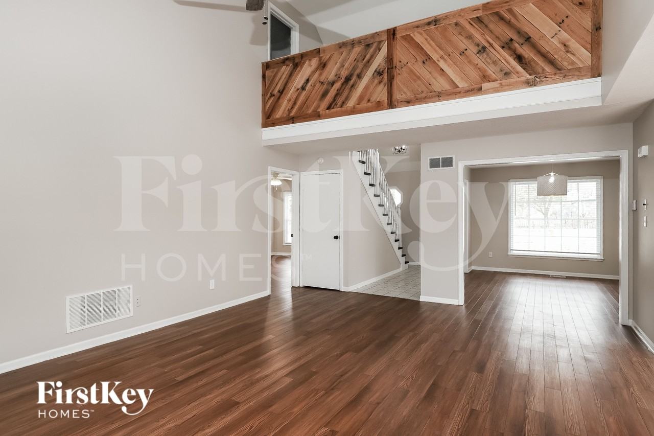 8509 N Mcdonald Ave - Photo 2 of 15
