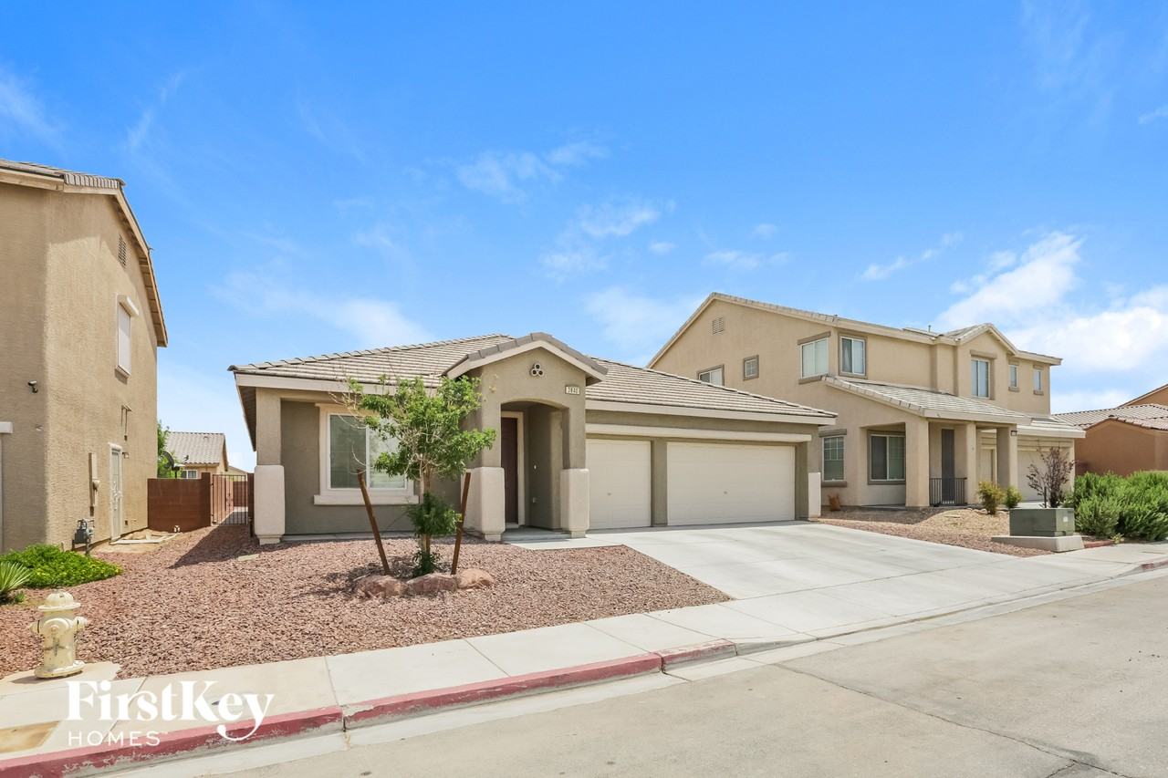 3840 Goldfield St - Photo 2 of 15