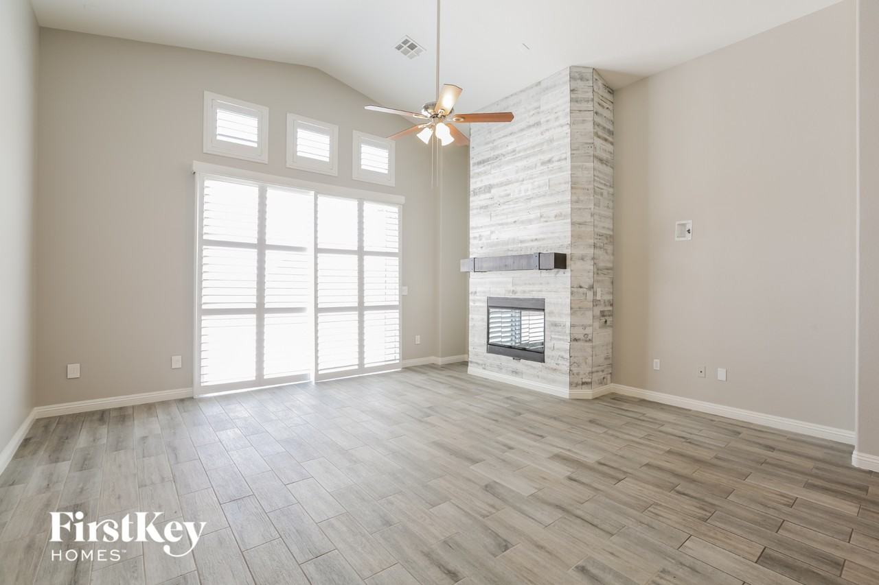 3840 Goldfield St - Photo 3 of 15