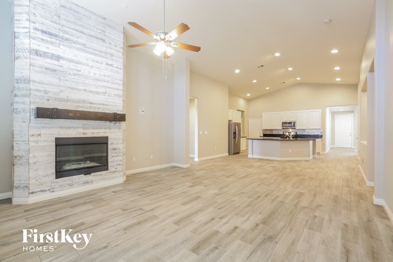 3840 Goldfield St - Photo 4 of 15