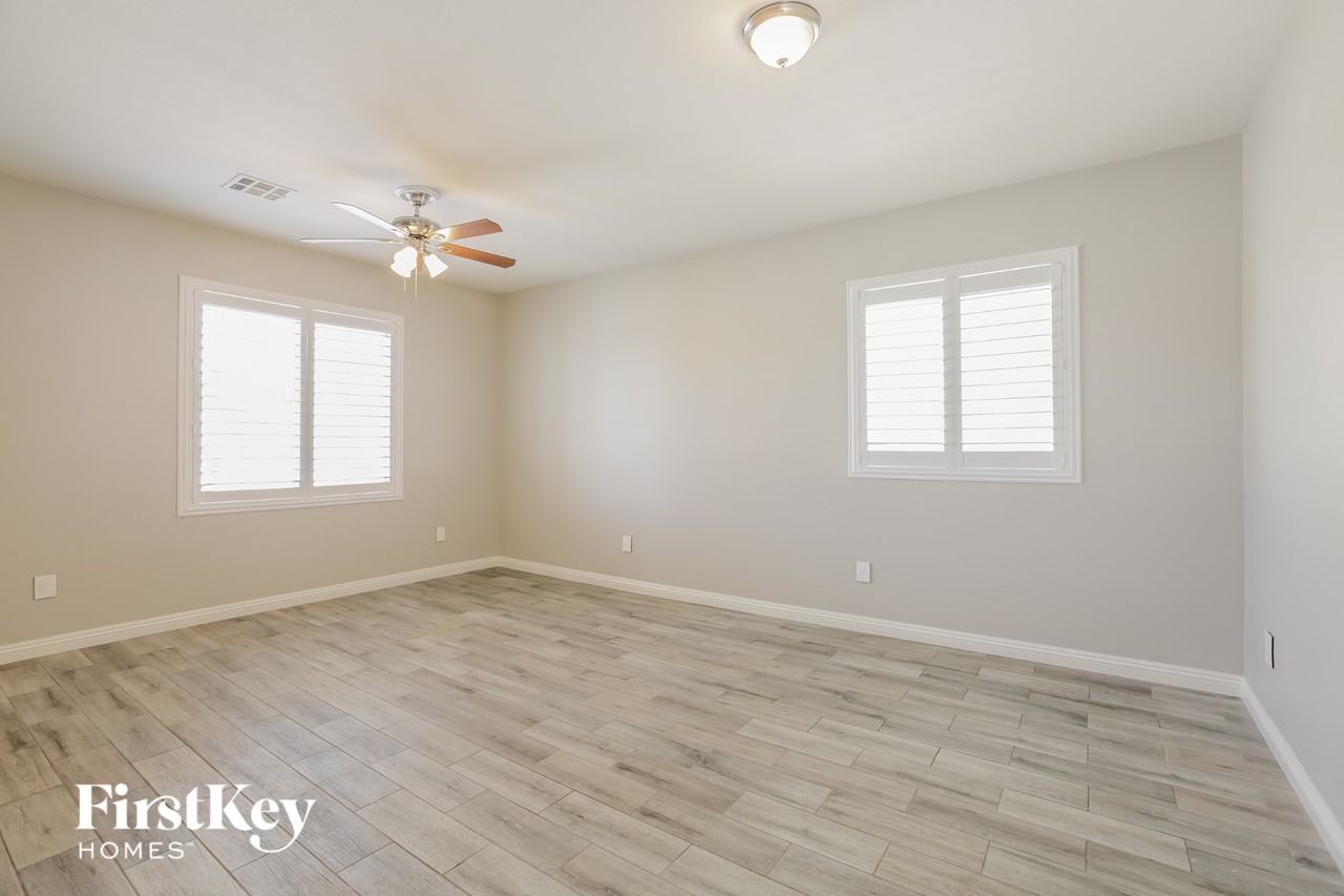 3840 Goldfield St - Photo 5 of 15