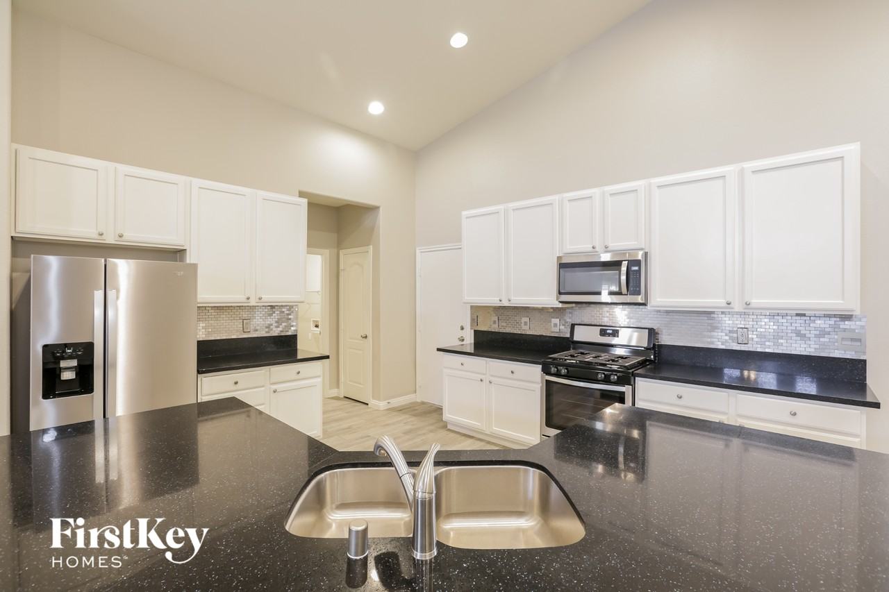 3840 Goldfield St - Photo 6 of 15