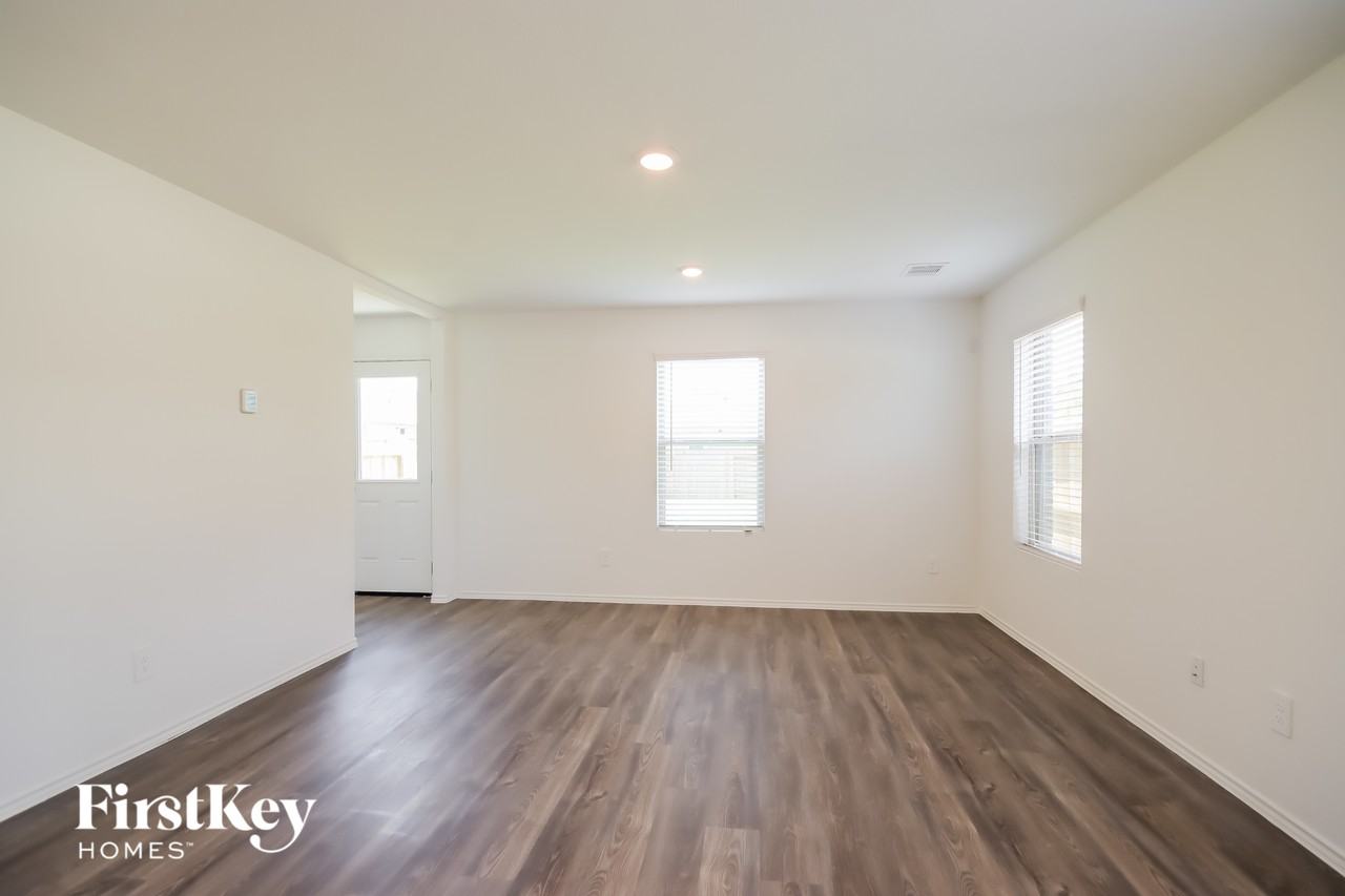 1302 Vincente Ct - Photo 3 of 15