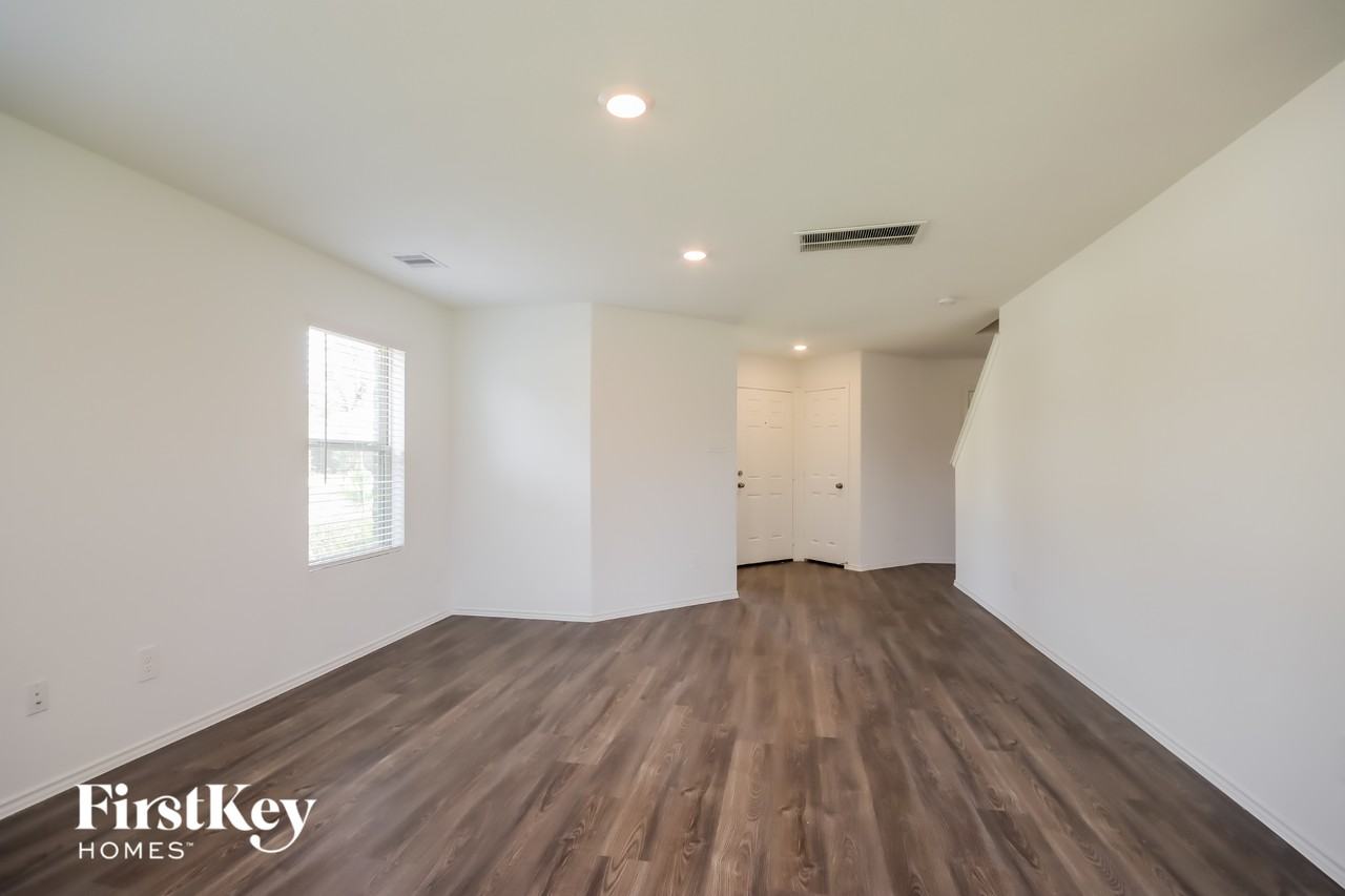 1302 Vincente Ct - Photo 4 of 15