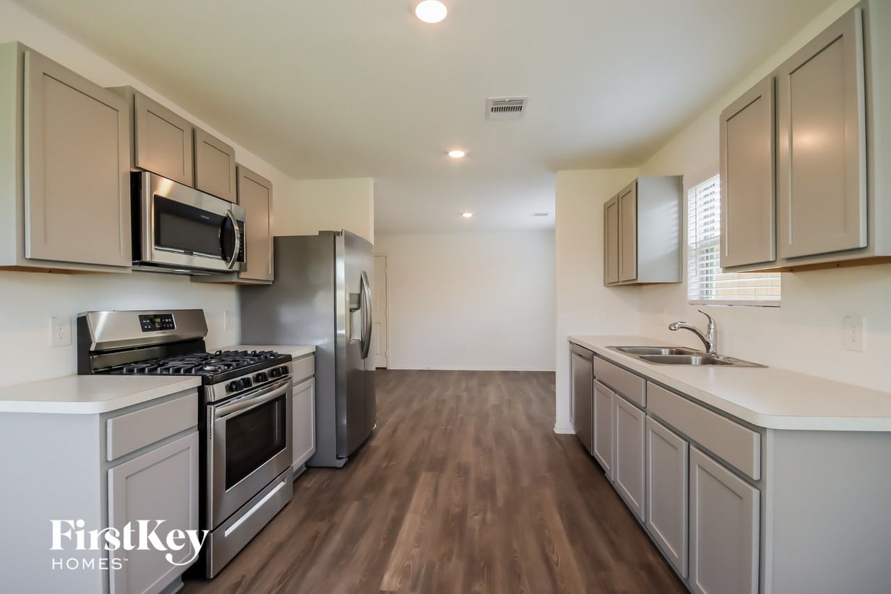 1302 Vincente Ct - Photo 6 of 15