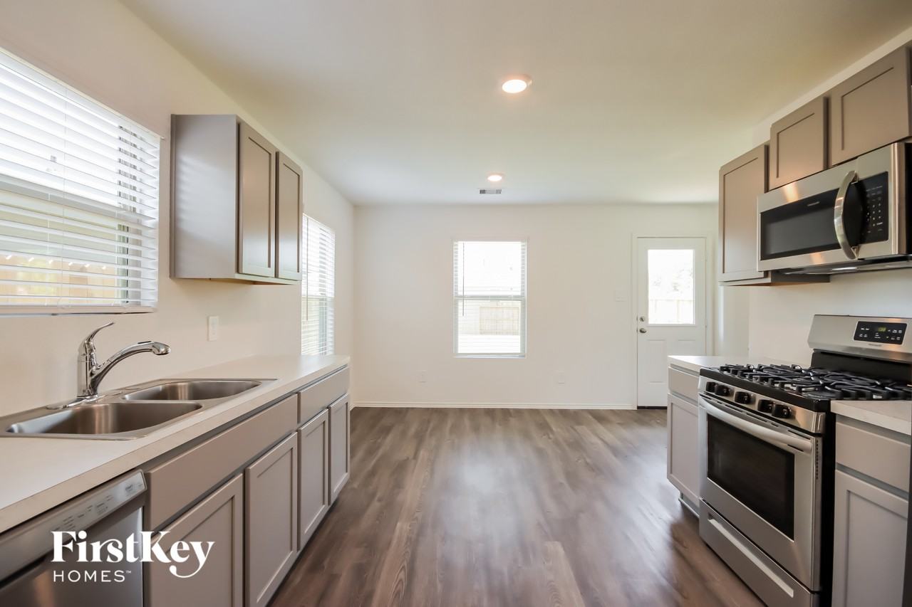 1302 Vincente Ct - Photo 7 of 15