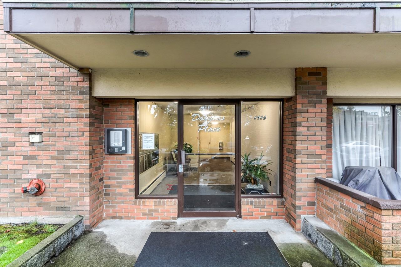 Douglas Place - Photo 5 of 8