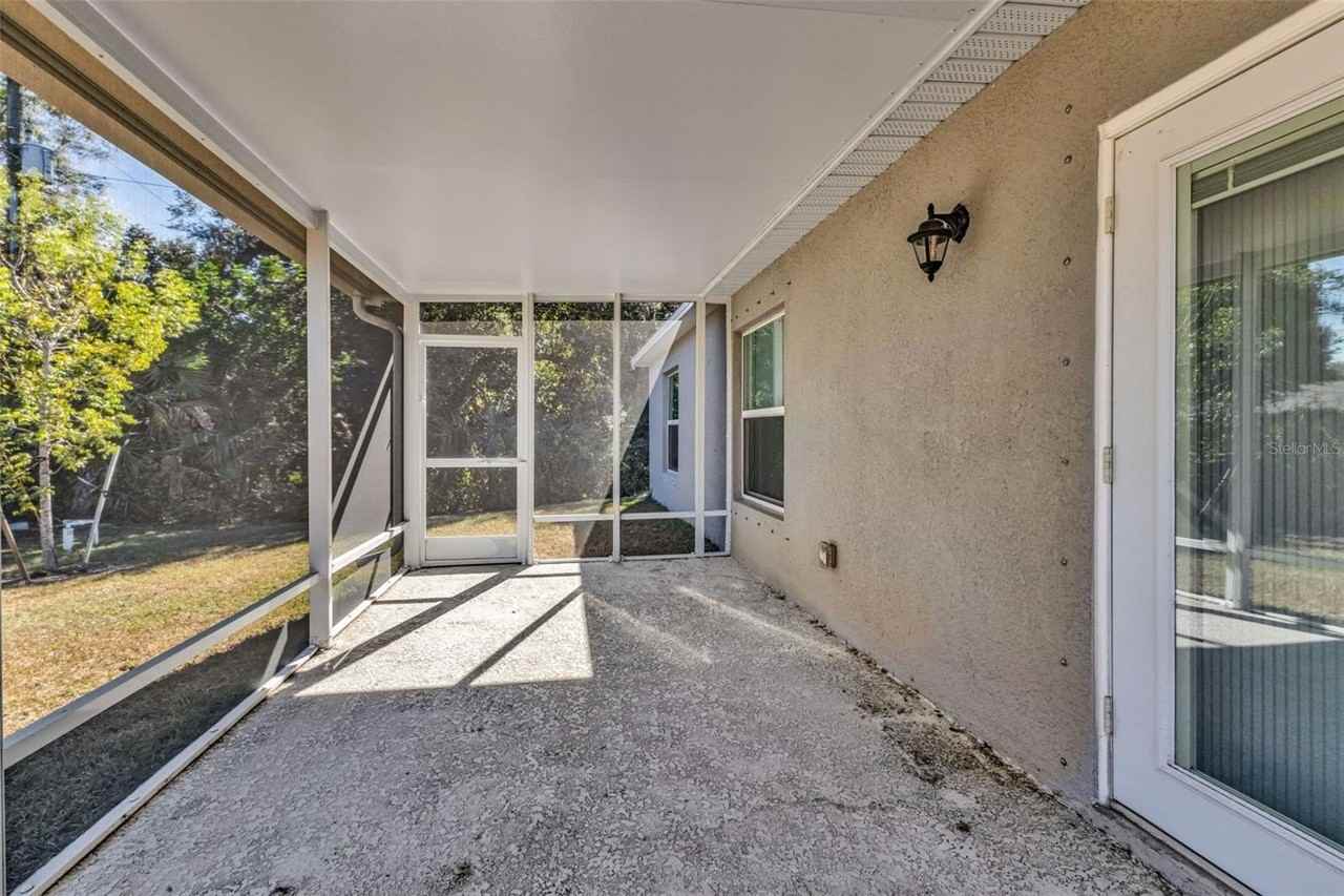 1074 Marcus St - Photo 6 of 34