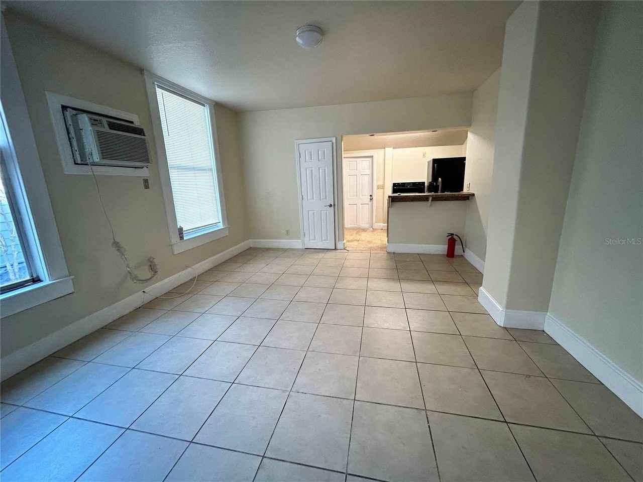 727 Dartmoor St N #301 - Photo 3 of 11
