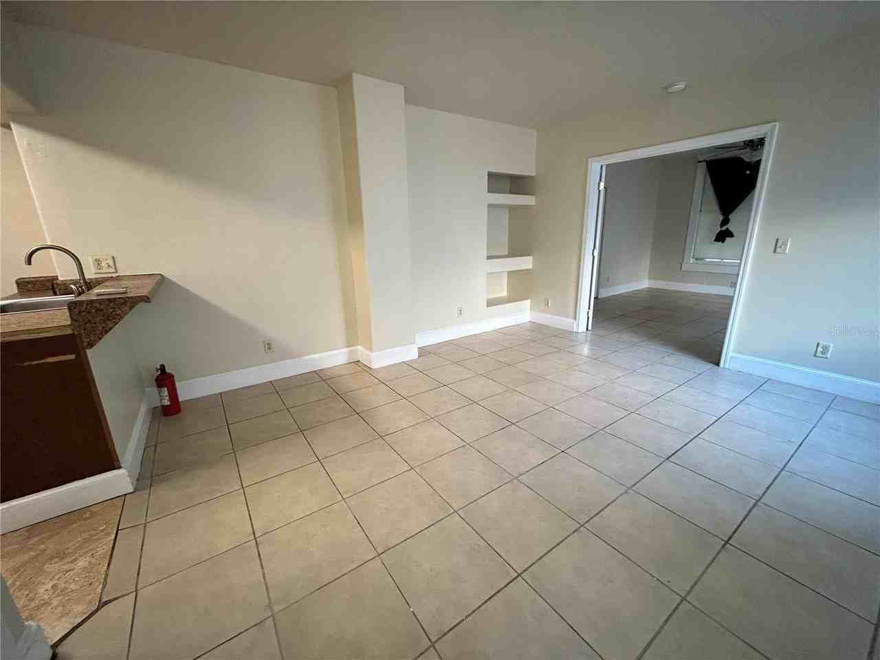 727 Dartmoor St N #301 - Photo 7 of 11