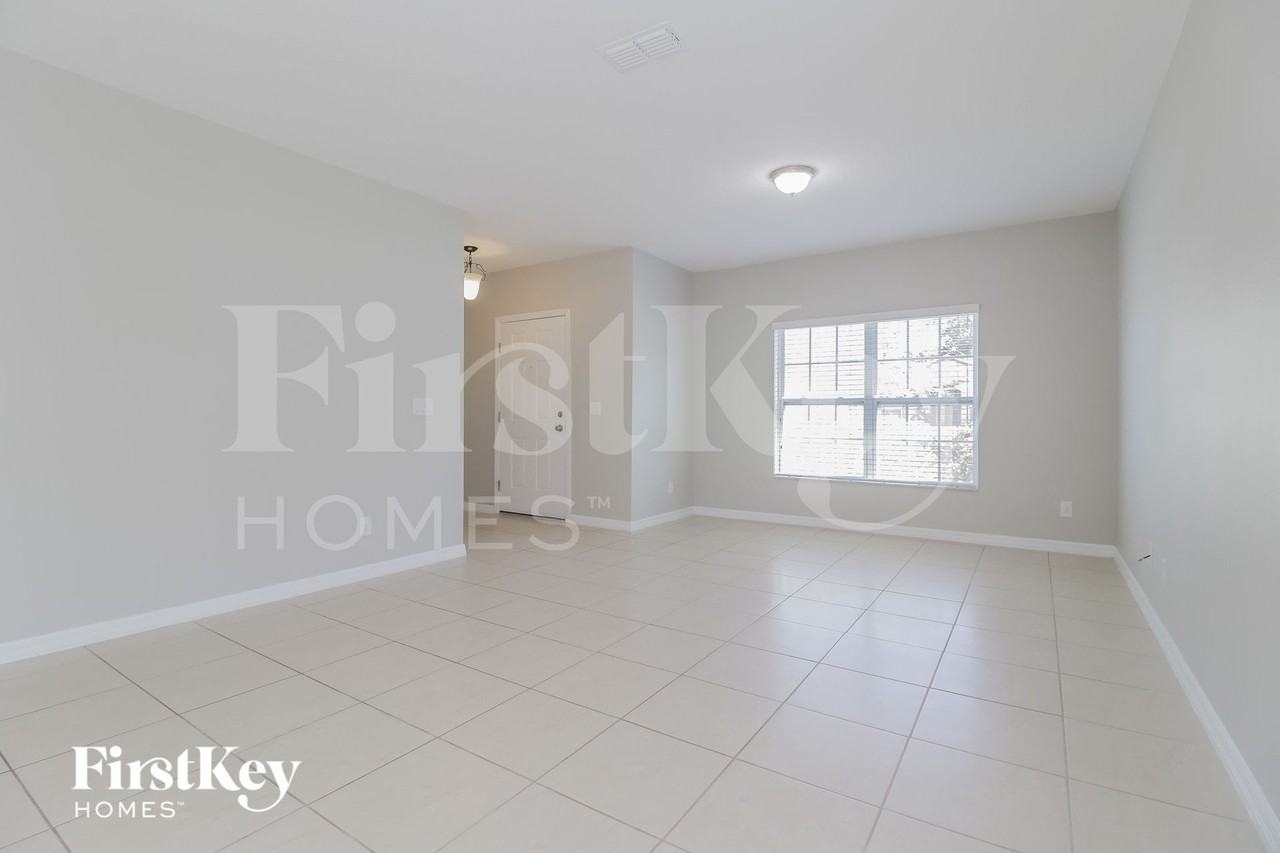 34208 Alameda Dr - Photo 4 of 15